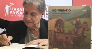 Pio Furtado autografa OS CASTICEIROS